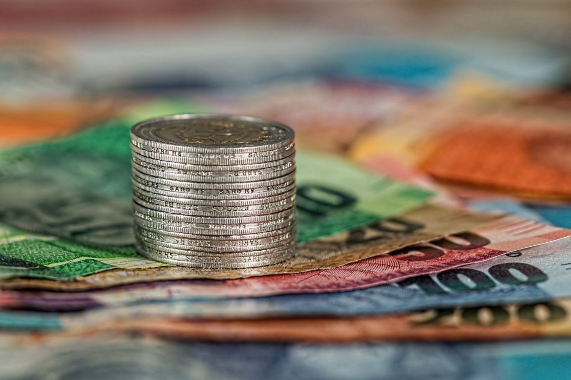 Cession des titres de la société exploitant le fonds de commerce ou cession du fonds ?